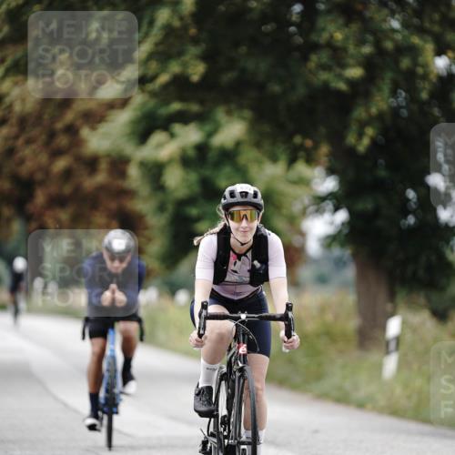 30.08.2026 - Elbe Triathlon Hamburg Michael Burmester http://msf.ph/oto/10072206 30.08.2026 10:12:26 Radfahren 437, 569, 734, 833, 902, 939, 976 meine-sportfotos.de