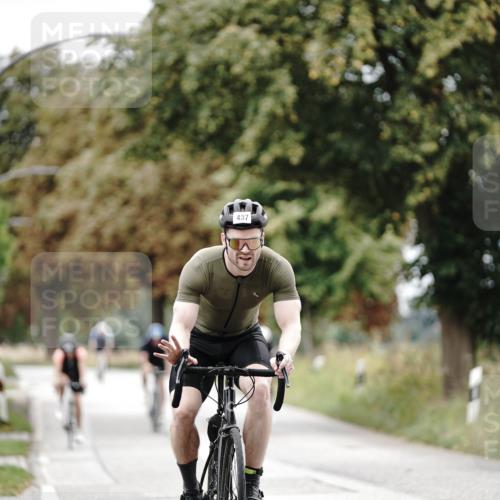 30.08.2026 - Elbe Triathlon Hamburg Michael Burmester http://msf.ph/oto/10072214 30.08.2026 10:12:30 Radfahren 437, 569, 734, 902, 939, 976 meine-sportfotos.de