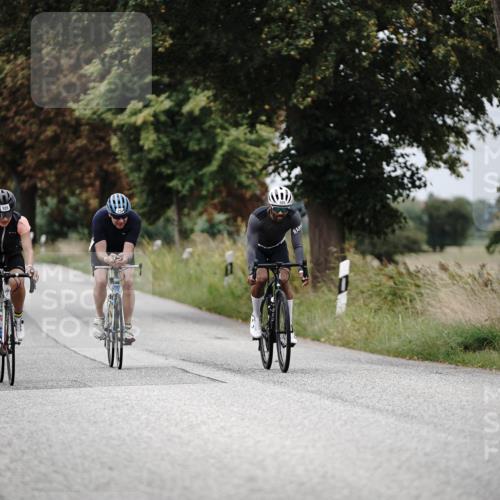 30.08.2026 - Elbe Triathlon Hamburg Michael Burmester http://msf.ph/oto/10072217 30.08.2026 10:12:32 Radfahren 437, 569, 648, 734, 939 meine-sportfotos.de