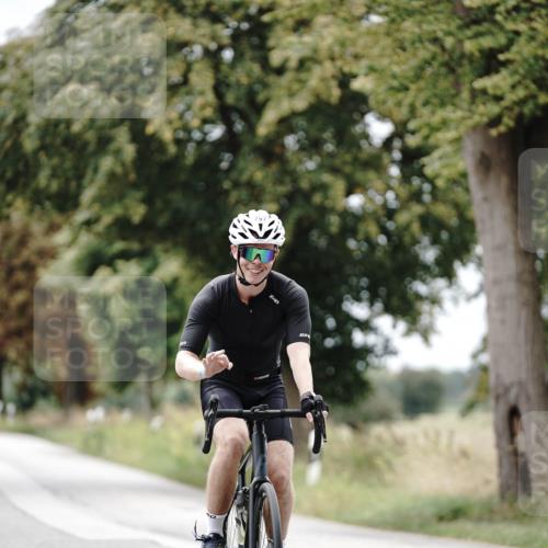 30.08.2026 - Elbe Triathlon Hamburg Michael Burmester http://msf.ph/oto/10072261 30.08.2026 10:13:08 Radfahren 797 meine-sportfotos.de