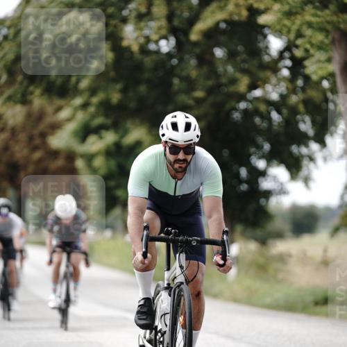 30.08.2026 - Elbe Triathlon Hamburg Michael Burmester http://msf.ph/oto/10072318 30.08.2026 10:13:58 Radfahren 585, 611, 612, 646, 799, 881, 886, 1896 meine-sportfotos.de