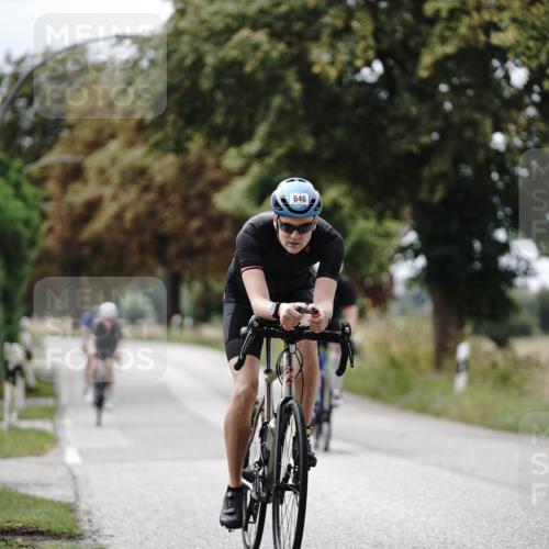 30.08.2026 - Elbe Triathlon Hamburg Michael Burmester http://msf.ph/oto/10072328 30.08.2026 10:14:01 Radfahren 585, 611, 646, 799, 881, 886, 1896 meine-sportfotos.de