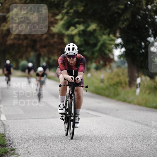 30.08.2026 - Elbe Triathlon Hamburg Michael Burmester http://msf.ph/oto/10072383 30.08.2026 10:15:11 Radfahren 577, 667, 891, 898, 954 meine-sportfotos.de