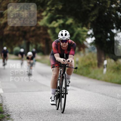 30.08.2026 - Elbe Triathlon Hamburg Michael Burmester http://msf.ph/oto/10072385 30.08.2026 10:15:11 Radfahren 577, 667, 891, 898, 954 meine-sportfotos.de