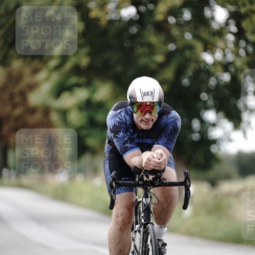 30.08.2026 - Elbe Triathlon Hamburg Michael Burmester http://msf.ph/oto/10072395 30.08.2026 10:15:17 Radfahren 577, 667, 897 meine-sportfotos.de