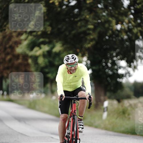 30.08.2026 - Elbe Triathlon Hamburg Michael Burmester http://msf.ph/oto/10072590 30.08.2026 10:18:43 Radfahren 666, 870 meine-sportfotos.de