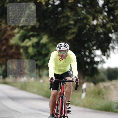 30.08.2026 - Elbe Triathlon Hamburg Michael Burmester http://msf.ph/oto/10072591 30.08.2026 10:18:43 Radfahren 666, 870 meine-sportfotos.de