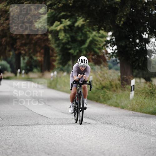 30.08.2026 - Elbe Triathlon Hamburg Michael Burmester http://msf.ph/oto/10072592 30.08.2026 10:18:46 Radfahren 568, 666, 870, 882 meine-sportfotos.de