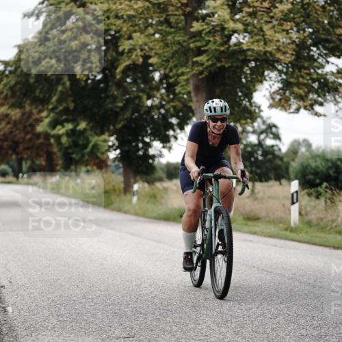 30.08.2026 - Elbe Triathlon Hamburg Michael Burmester http://msf.ph/oto/10072608 30.08.2026 10:18:59 Radfahren 827, 931 meine-sportfotos.de