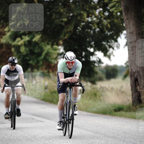 30.08.2026 - Elbe Triathlon Hamburg Michael Burmester http://msf.ph/oto/10072646 30.08.2026 10:20:09 Radfahren 521, 824 meine-sportfotos.de
