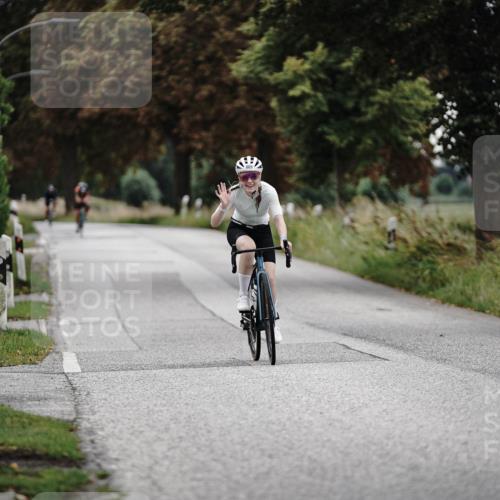 30.08.2026 - Elbe Triathlon Hamburg Michael Burmester http://msf.ph/oto/10072692 30.08.2026 10:20:59 Radfahren 809 meine-sportfotos.de