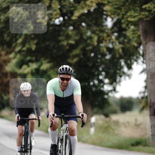 30.08.2026 - Elbe Triathlon Hamburg Michael Burmester http://msf.ph/oto/10072709 30.08.2026 10:21:15 Radfahren 553, 635, 805, 821 meine-sportfotos.de