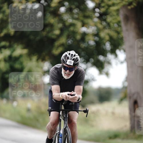 30.08.2026 - Elbe Triathlon Hamburg Michael Burmester http://msf.ph/oto/10072874 30.08.2026 10:24:48 Radfahren 787, 889 meine-sportfotos.de