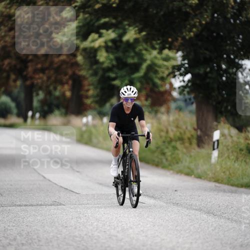 30.08.2026 - Elbe Triathlon Hamburg Michael Burmester http://msf.ph/oto/10072875 30.08.2026 10:24:51 Radfahren 787, 889 meine-sportfotos.de