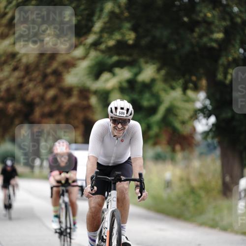 30.08.2026 - Elbe Triathlon Hamburg Michael Burmester http://msf.ph/oto/10072913 30.08.2026 10:25:50 Radfahren 686, 929, 937 meine-sportfotos.de