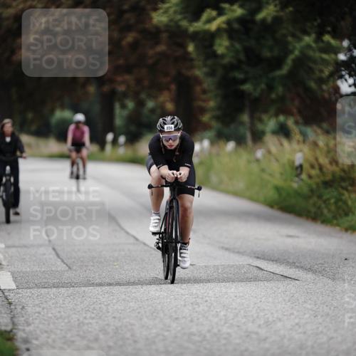 30.08.2026 - Elbe Triathlon Hamburg Michael Burmester http://msf.ph/oto/10072957 30.08.2026 10:26:43 Radfahren 856, 867 meine-sportfotos.de
