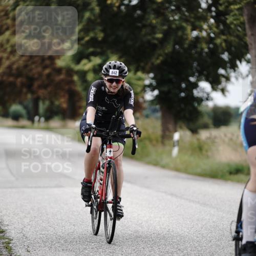 30.08.2026 - Elbe Triathlon Hamburg Michael Burmester http://msf.ph/oto/10072973 30.08.2026 10:27:01 Radfahren 811, 842 meine-sportfotos.de