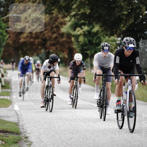 30.08.2026 - Elbe Triathlon Hamburg Michael Burmester http://msf.ph/oto/10073118 30.08.2026 10:29:38 Radfahren 808, 840, 881, 886, 887, 980, 990, 994, 1066, 1359, 1896 meine-sportfotos.de