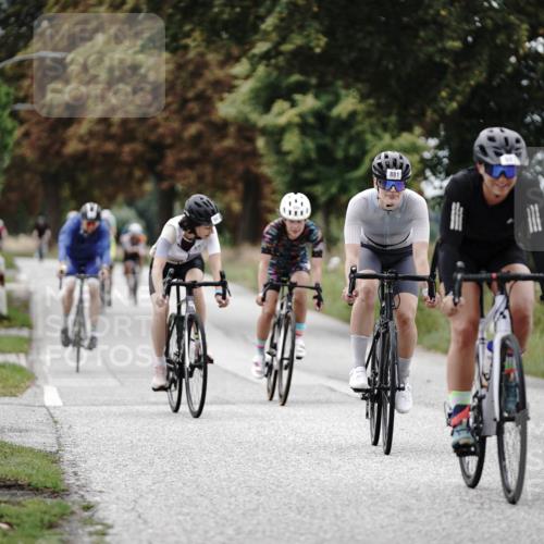 30.08.2026 - Elbe Triathlon Hamburg Michael Burmester http://msf.ph/oto/10073120 30.08.2026 10:29:38 Radfahren 808, 840, 881, 886, 887, 980, 990, 994, 1066, 1359, 1896 meine-sportfotos.de