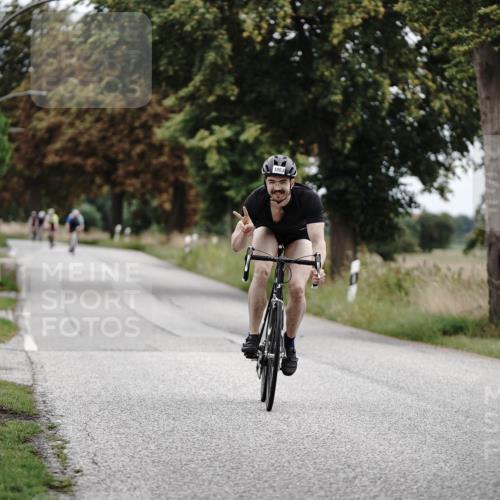 30.08.2026 - Elbe Triathlon Hamburg Michael Burmester http://msf.ph/oto/10073213 30.08.2026 10:30:56 Radfahren 1004, 1063 meine-sportfotos.de