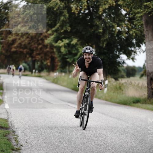 30.08.2026 - Elbe Triathlon Hamburg Michael Burmester http://msf.ph/oto/10073214 30.08.2026 10:30:57 Radfahren 1004, 1063 meine-sportfotos.de