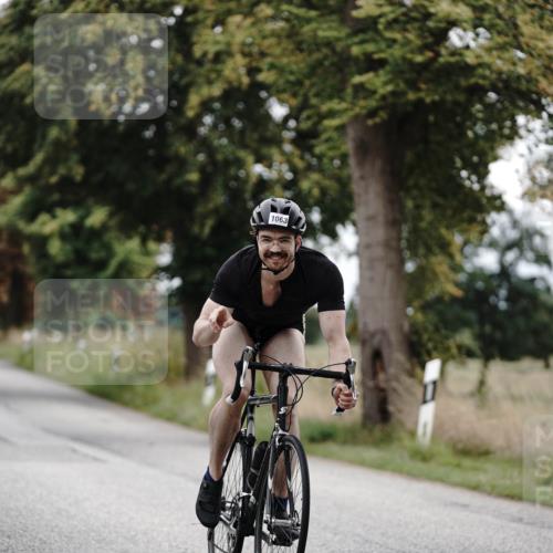 30.08.2026 - Elbe Triathlon Hamburg Michael Burmester http://msf.ph/oto/10073219 30.08.2026 10:30:57 Radfahren 1004, 1063 meine-sportfotos.de