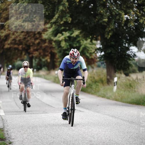 30.08.2026 - Elbe Triathlon Hamburg Michael Burmester http://msf.ph/oto/10073222 30.08.2026 10:31:05 Radfahren 646, 648, 833, 880, 944 meine-sportfotos.de