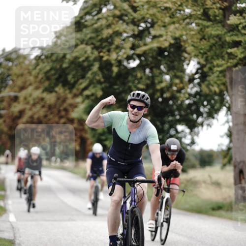30.08.2026 - Elbe Triathlon Hamburg Michael Burmester http://msf.ph/oto/10073472 30.08.2026 10:35:41 Radfahren 697, 726, 802, 998, 1068, 1115, 1148 meine-sportfotos.de