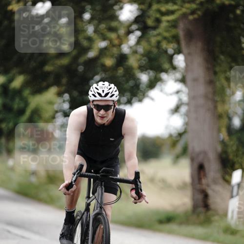 30.08.2026 - Elbe Triathlon Hamburg Michael Burmester http://msf.ph/oto/10073502 30.08.2026 10:35:54 Radfahren 1074 meine-sportfotos.de