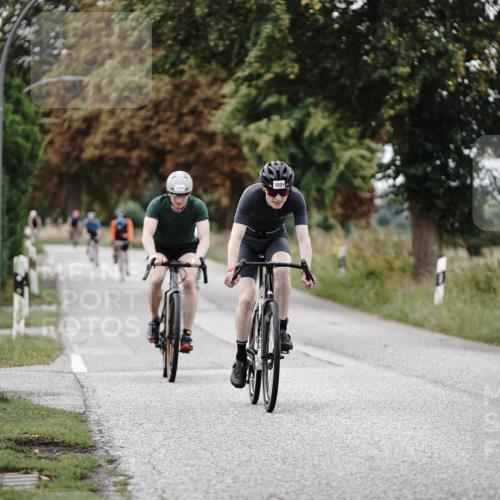 30.08.2026 - Elbe Triathlon Hamburg Michael Burmester http://msf.ph/oto/10074257 30.08.2026 10:46:08 Radfahren 979, 985, 1054, 1063, 1099, 1141, 1146, 1197 meine-sportfotos.de