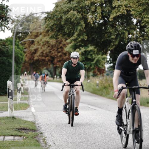 30.08.2026 - Elbe Triathlon Hamburg Michael Burmester http://msf.ph/oto/10074259 30.08.2026 10:46:09 Radfahren 979, 985, 1054, 1063, 1099, 1141, 1146, 1197 meine-sportfotos.de