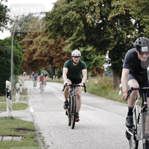 30.08.2026 - Elbe Triathlon Hamburg Michael Burmester http://msf.ph/oto/10074261 30.08.2026 10:46:09 Radfahren 979, 985, 1054, 1063, 1099, 1141, 1146, 1197 meine-sportfotos.de