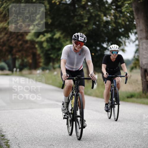 30.08.2026 - Elbe Triathlon Hamburg Michael Burmester http://msf.ph/oto/10074414 30.08.2026 10:47:51 Radfahren 926, 934, 1013, 1335 meine-sportfotos.de