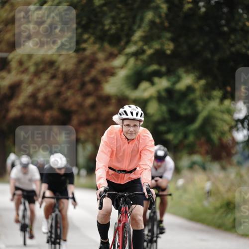 30.08.2026 - Elbe Triathlon Hamburg Michael Burmester http://msf.ph/oto/10074424 30.08.2026 10:47:58 Radfahren 858, 954, 982, 1109, 1125, 1195, 1254, 1335 meine-sportfotos.de