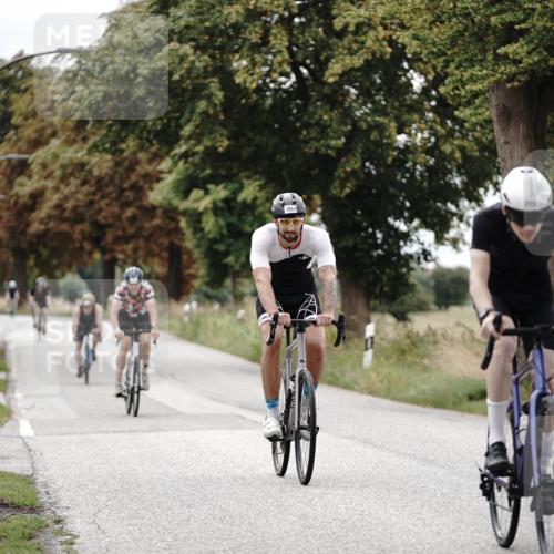 30.08.2026 - Elbe Triathlon Hamburg Michael Burmester http://msf.ph/oto/10074608 30.08.2026 10:50:34 Radfahren 999, 1044, 1069, 1255, 1266, 1269, 1319 meine-sportfotos.de