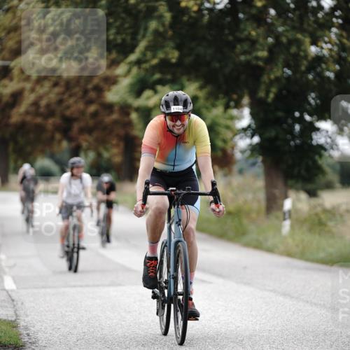 30.08.2026 - Elbe Triathlon Hamburg Michael Burmester http://msf.ph/oto/10074713 30.08.2026 10:51:57 Radfahren 912, 1033, 1074, 1101, 1104, 1216, 1264, 1302 meine-sportfotos.de