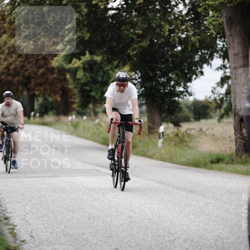 30.08.2026 - Elbe Triathlon Hamburg Michael Burmester http://msf.ph/oto/10074918 30.08.2026 10:55:08 Radfahren 978, 1095, 1181, 1219, 1292, 1350 meine-sportfotos.de