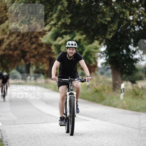 30.08.2026 - Elbe Triathlon Hamburg Michael Burmester http://msf.ph/oto/10074925 30.08.2026 10:55:16 Radfahren 978, 1016, 1166, 1219, 1288 meine-sportfotos.de