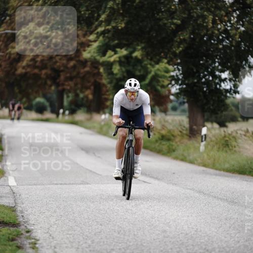 30.08.2026 - Elbe Triathlon Hamburg Michael Burmester http://msf.ph/oto/10075076 30.08.2026 10:58:07 Radfahren 1371, 1456 meine-sportfotos.de
