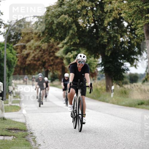 30.08.2026 - Elbe Triathlon Hamburg Michael Burmester http://msf.ph/oto/10075199 30.08.2026 11:00:23 Radfahren 888, 1129, 1237, 1322, 1333, 1369, 1379 meine-sportfotos.de