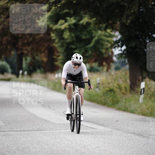 30.08.2026 - Elbe Triathlon Hamburg Michael Burmester http://msf.ph/oto/10075253 30.08.2026 11:01:22 Radfahren 1383, 1421 meine-sportfotos.de