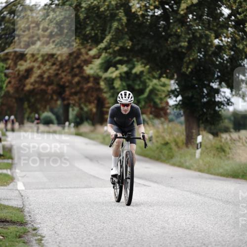 30.08.2026 - Elbe Triathlon Hamburg Michael Burmester http://msf.ph/oto/10075295 30.08.2026 11:02:22 Radfahren 1132, 1423 meine-sportfotos.de
