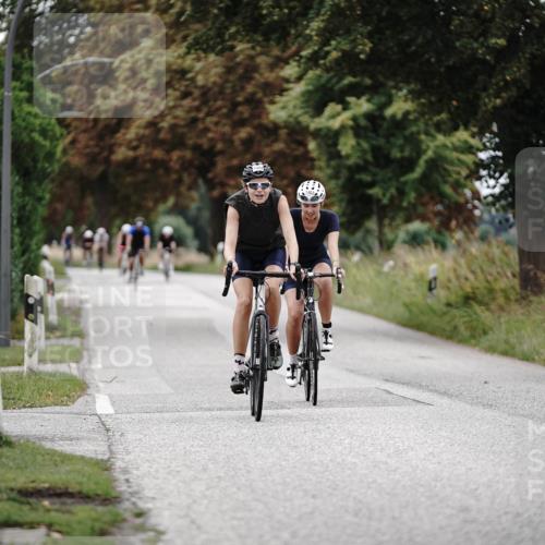 30.08.2026 - Elbe Triathlon Hamburg Michael Burmester http://msf.ph/oto/10075424 30.08.2026 11:04:31 Radfahren 1403, 1404 meine-sportfotos.de