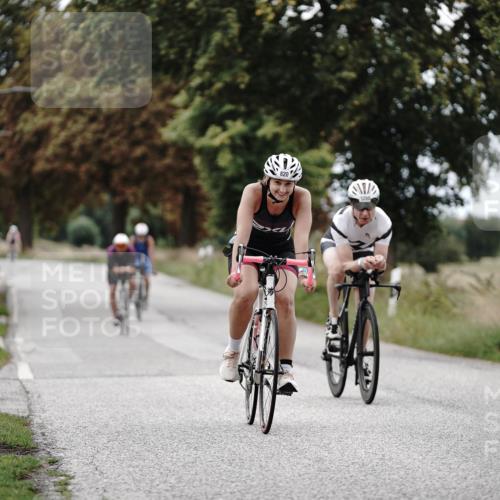30.08.2026 - Elbe Triathlon Hamburg Michael Burmester http://msf.ph/oto/10075436 30.08.2026 11:04:40 Radfahren 820, 1169, 1256, 1295, 1362, 1392 meine-sportfotos.de