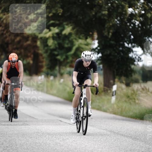 30.08.2026 - Elbe Triathlon Hamburg Michael Burmester http://msf.ph/oto/10075673 30.08.2026 11:07:44 Radfahren 985, 1300, 1354, 1364, 1386, 1435, 1438, 1578 meine-sportfotos.de