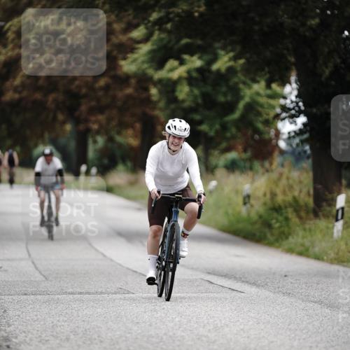 30.08.2026 - Elbe Triathlon Hamburg Michael Burmester http://msf.ph/oto/10075867 30.08.2026 11:10:37 Radfahren 1351, 1427 meine-sportfotos.de