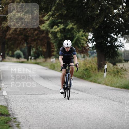 30.08.2026 - Elbe Triathlon Hamburg Michael Burmester http://msf.ph/oto/10075937 30.08.2026 11:12:06 Radfahren 1371, 1466 meine-sportfotos.de