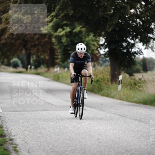 30.08.2026 - Elbe Triathlon Hamburg Michael Burmester http://msf.ph/oto/10075938 30.08.2026 11:12:06 Radfahren 1371, 1466 meine-sportfotos.de