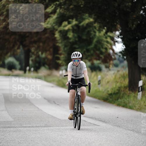 30.08.2026 - Elbe Triathlon Hamburg Michael Burmester http://msf.ph/oto/10076008 30.08.2026 11:13:06 Radfahren 1409 meine-sportfotos.de