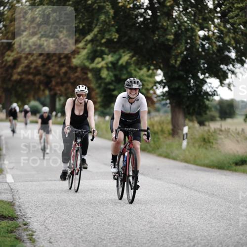30.08.2026 - Elbe Triathlon Hamburg Michael Burmester http://msf.ph/oto/10076192 30.08.2026 11:16:15 Radfahren 835, 1281, 1475, 1490, 1522, 1547 meine-sportfotos.de